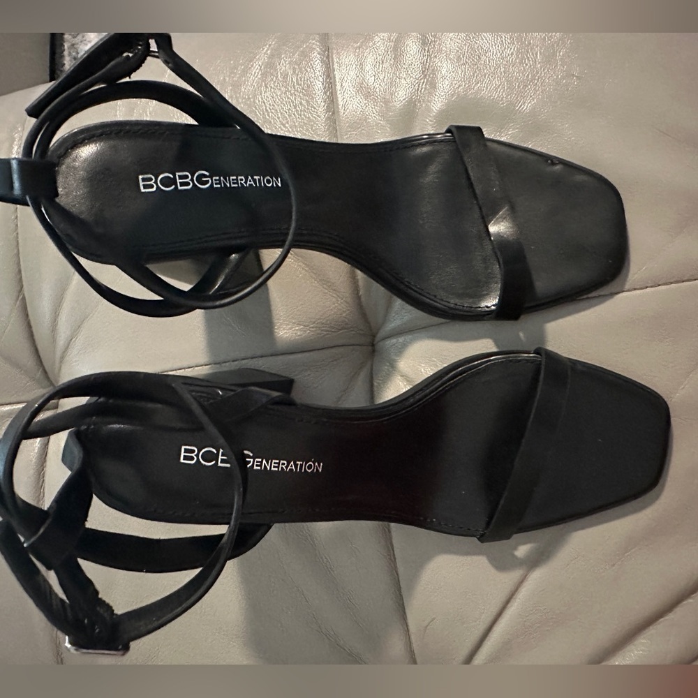 BCBG Generation black strappy heels size 7.5 - Picture 3 of 5